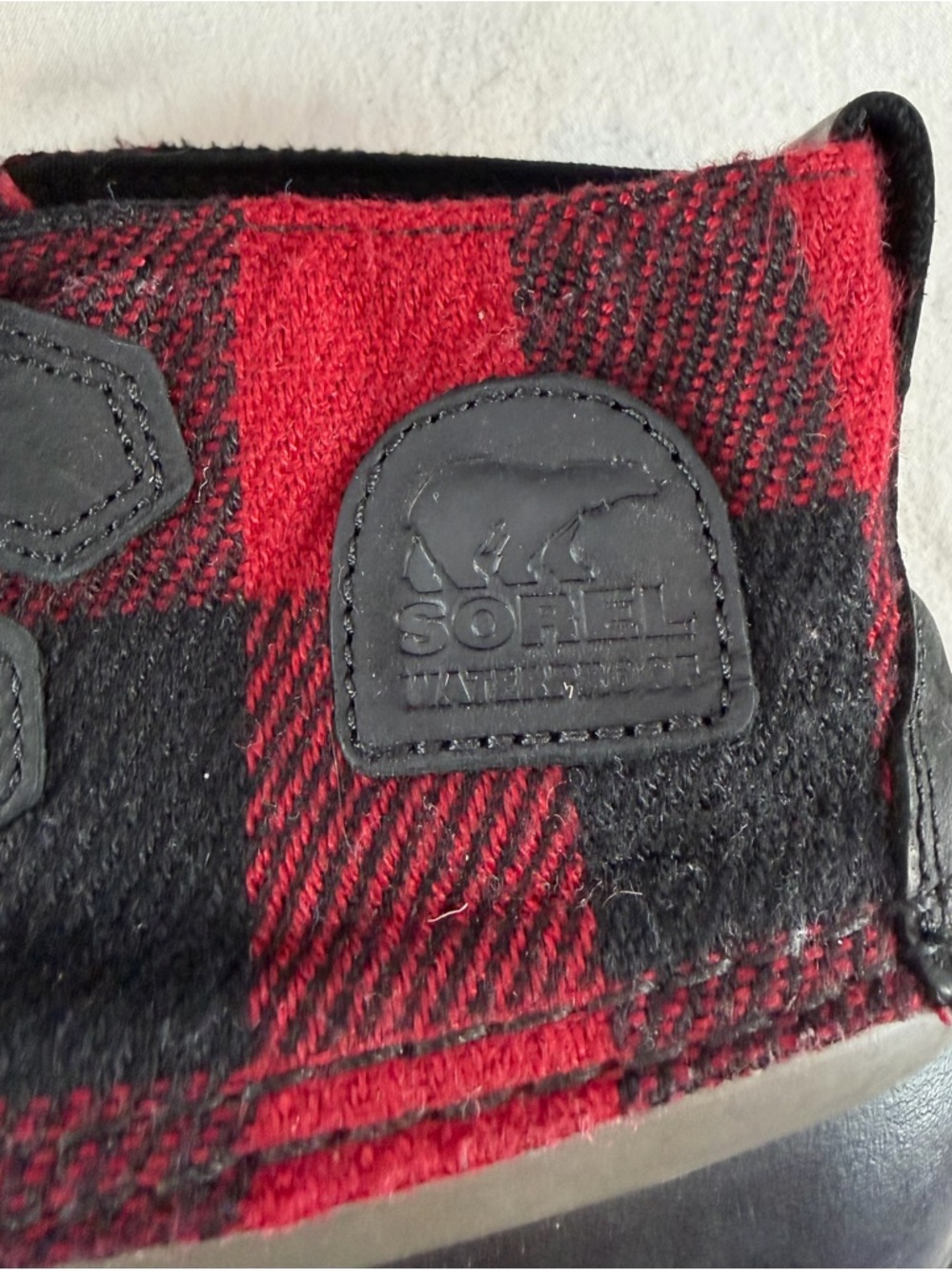 Sorel Out 'n About‎ Buffalo Plaid Waterproof Boots in Black Red Size 6 - Picture 3 of 12